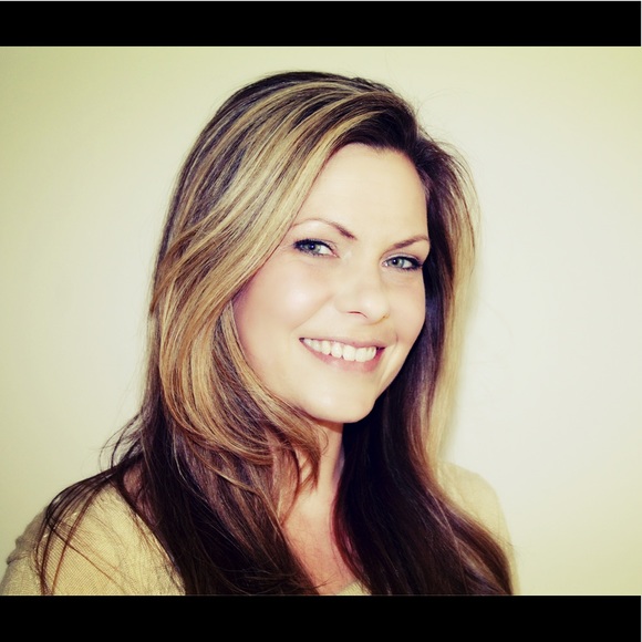 Meet your Posher, April - Picture 2 of 2